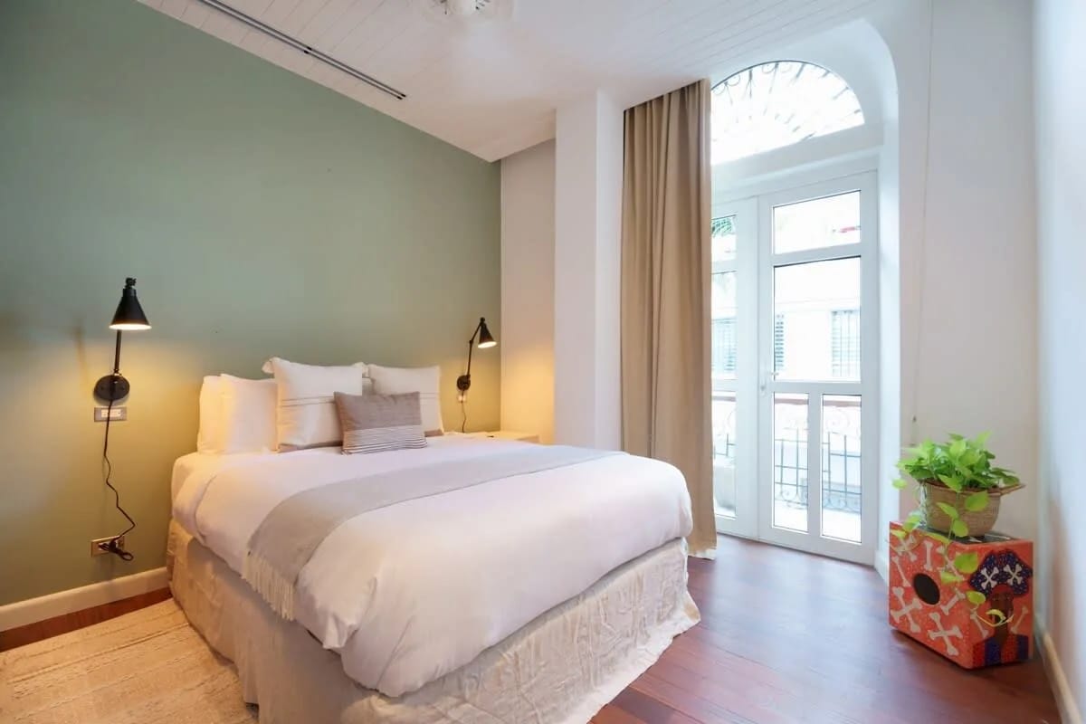 Bright 2BR in Casco Antiguo w/ Balcony