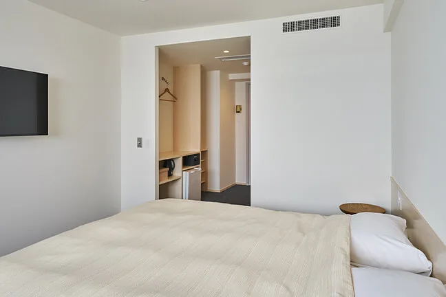 Nueva habitación de estilo occidental con cama doble