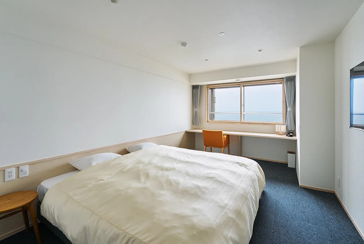 Nueva habitación de estilo occidental con cama doble