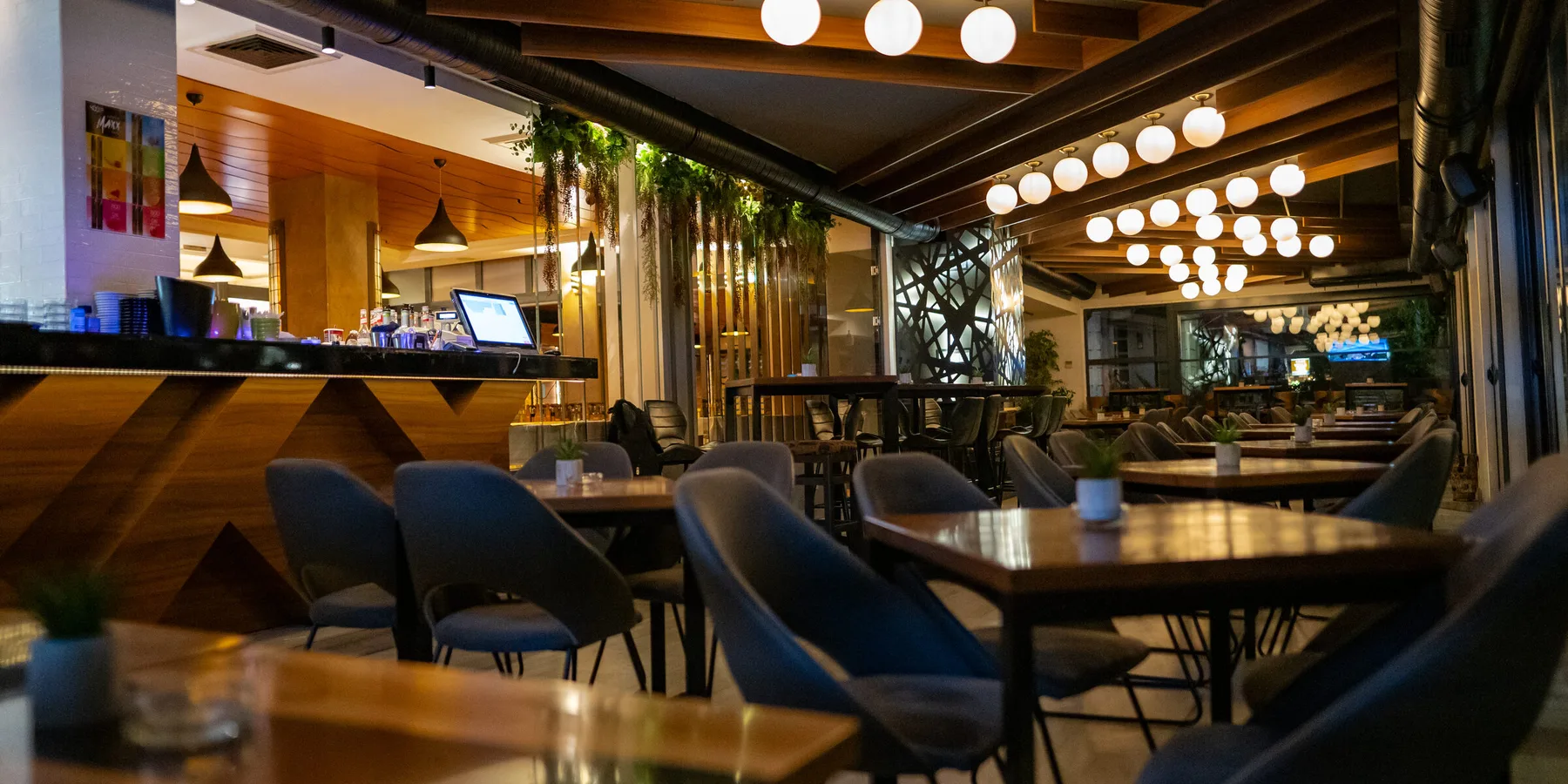 Restaurante y bar junto al lago
