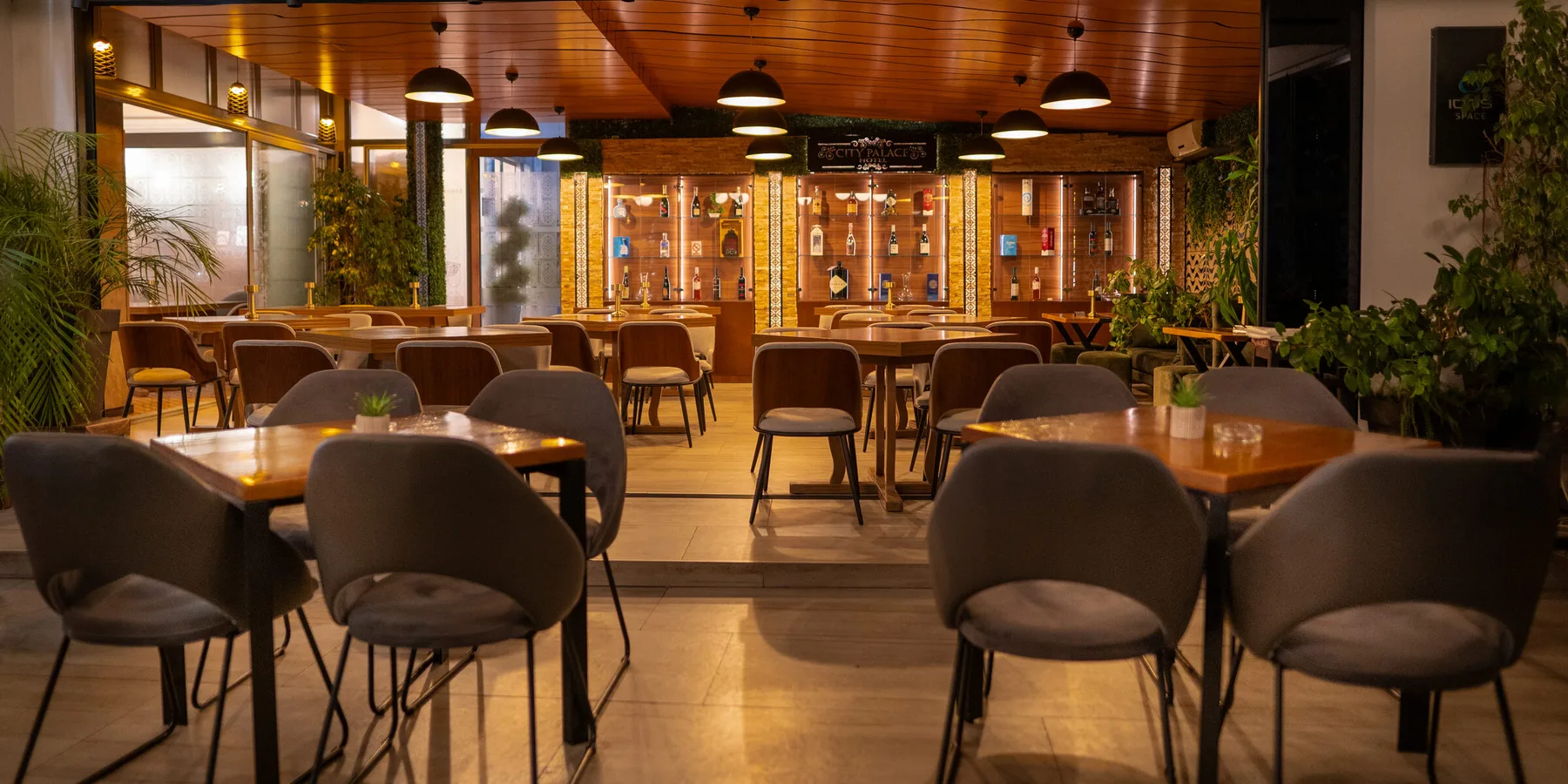 Restaurante y bar junto al lago