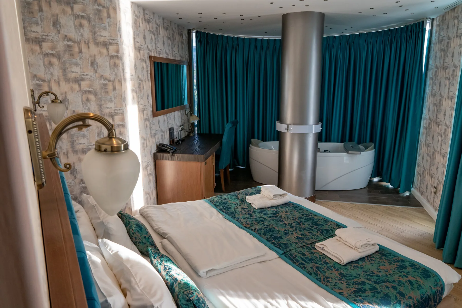 Habitación doble deluxe con balcón y vistas al lago