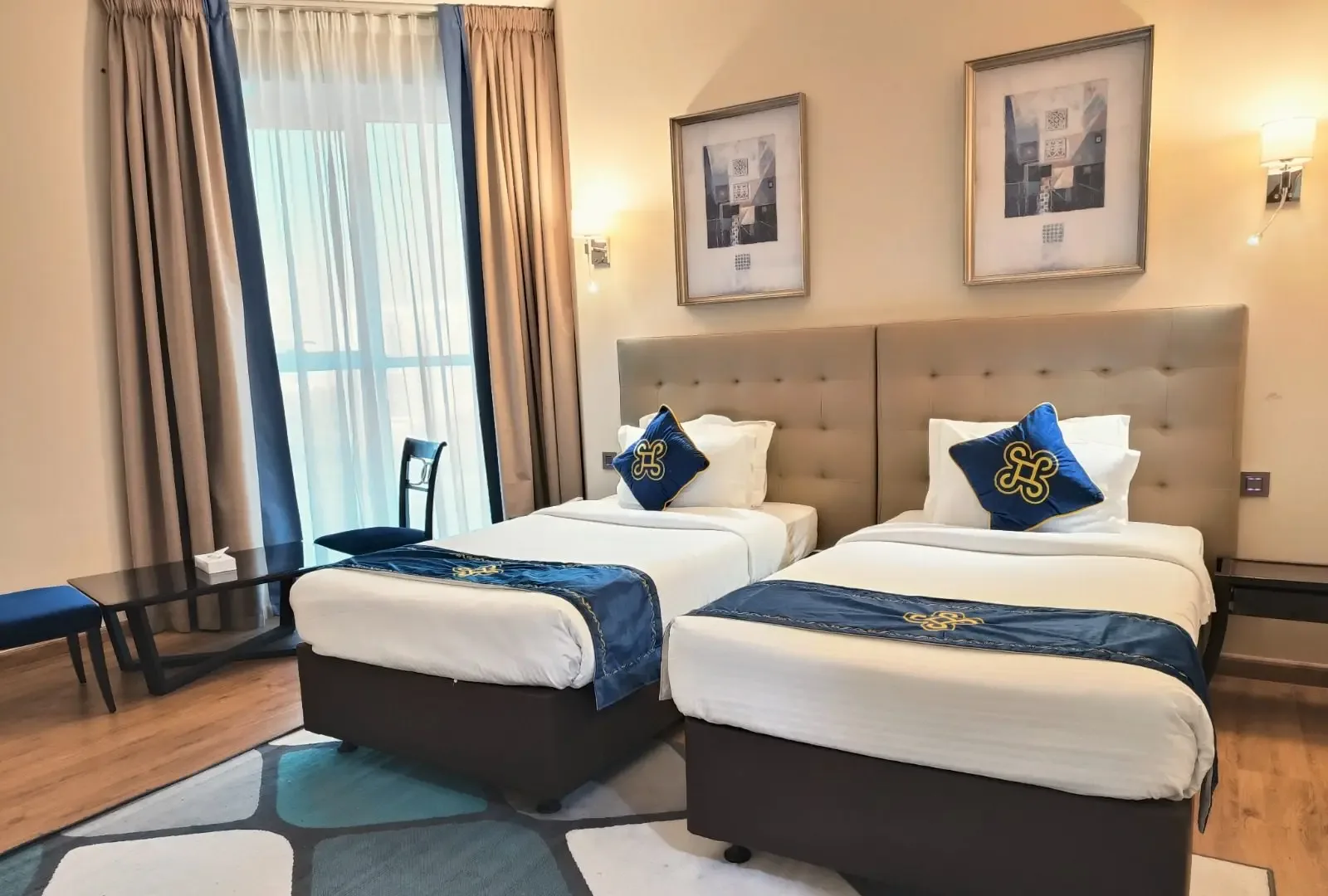 Habitación prémium con dos camas individuales y vistas a la ciudad