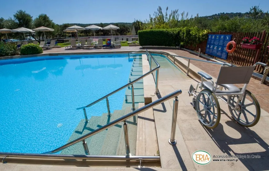 Rampa de acceso a la piscina