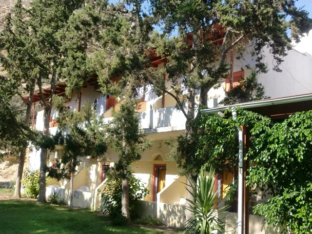 Piscina y jardín