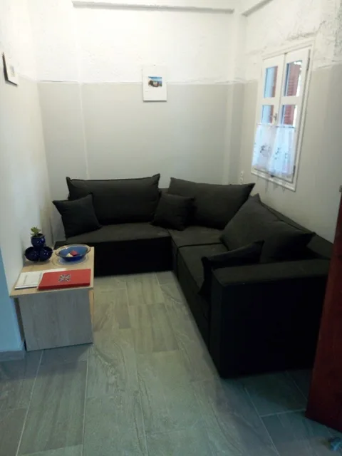 Recepción, desayuno y zona de juegos del hotel