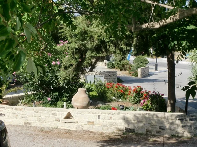 Piscina y jardín