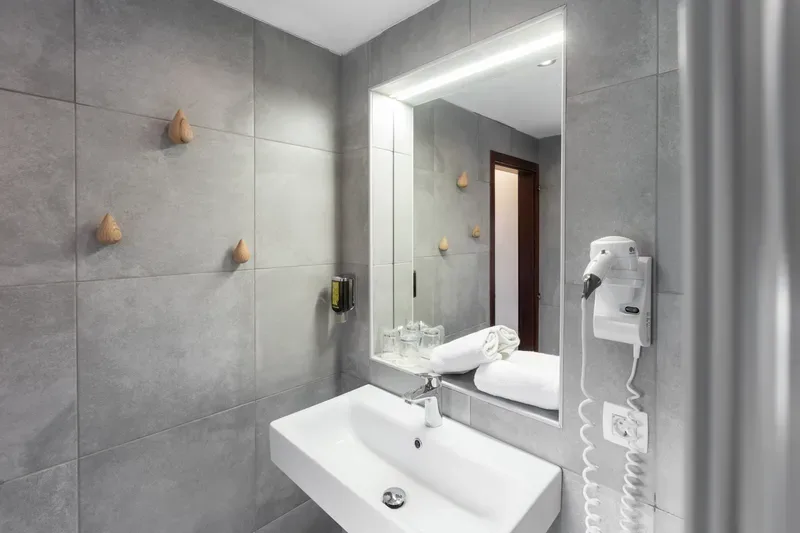 Small double room