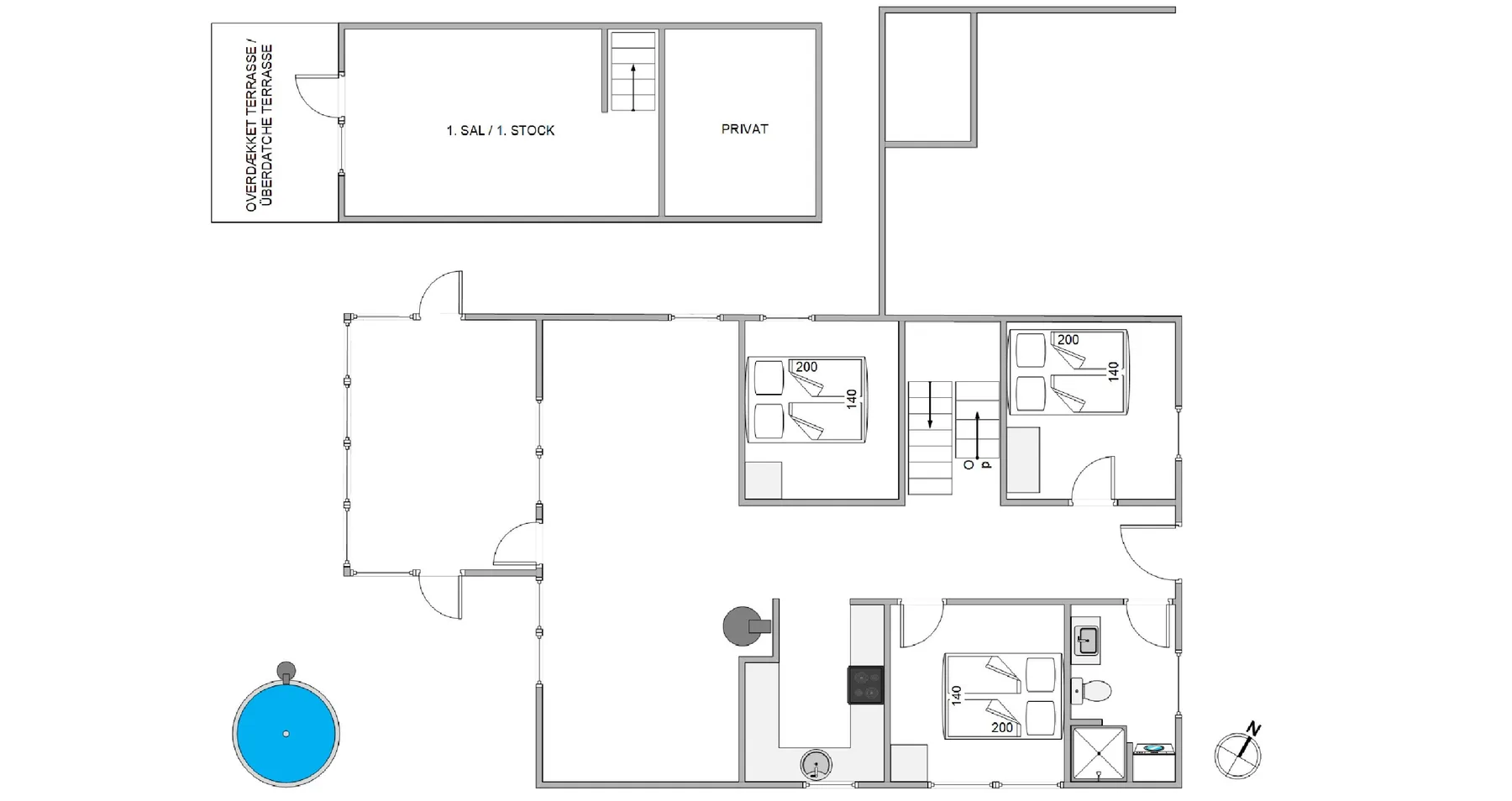 Un plano muestra la distribución de la vivienda, con habitaciones, instalaciones y una piscina exterior.