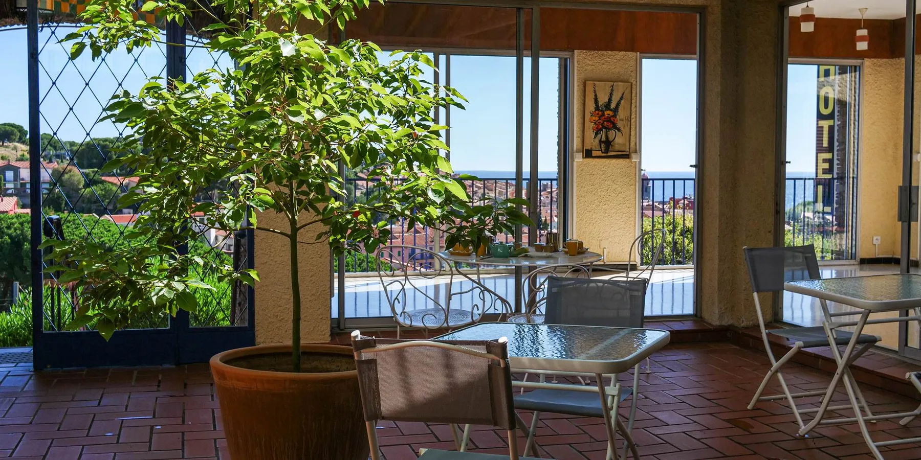 Green patio with views of Collioure and the sea