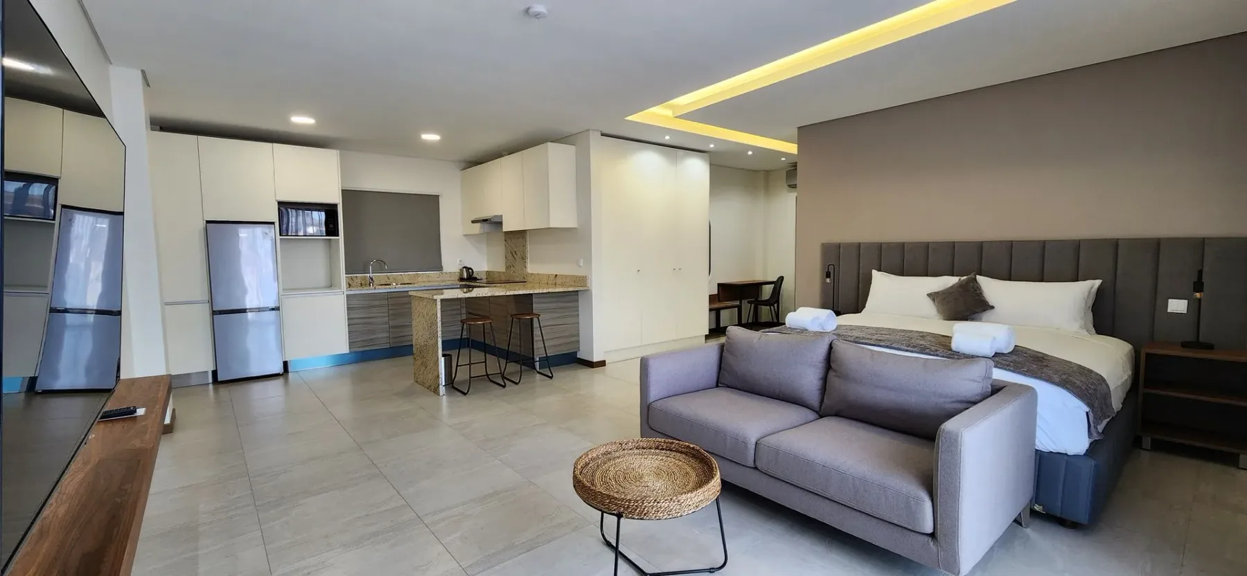 Habitación tipo estudio con cocina y zona de estar