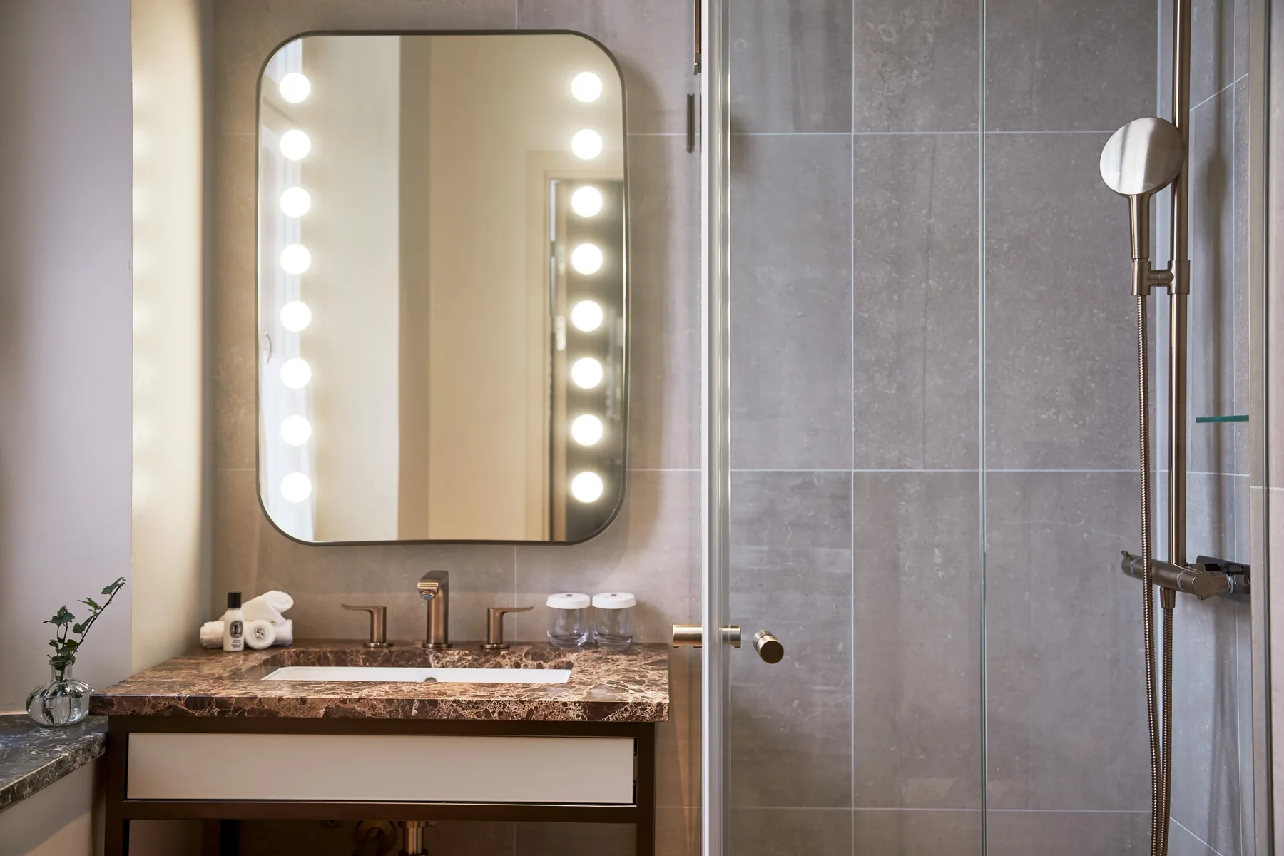 Elegant Essential bathroom