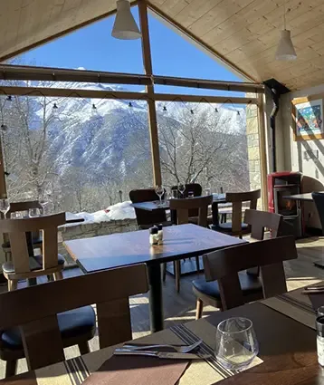 Restaurant dining room with mountain views