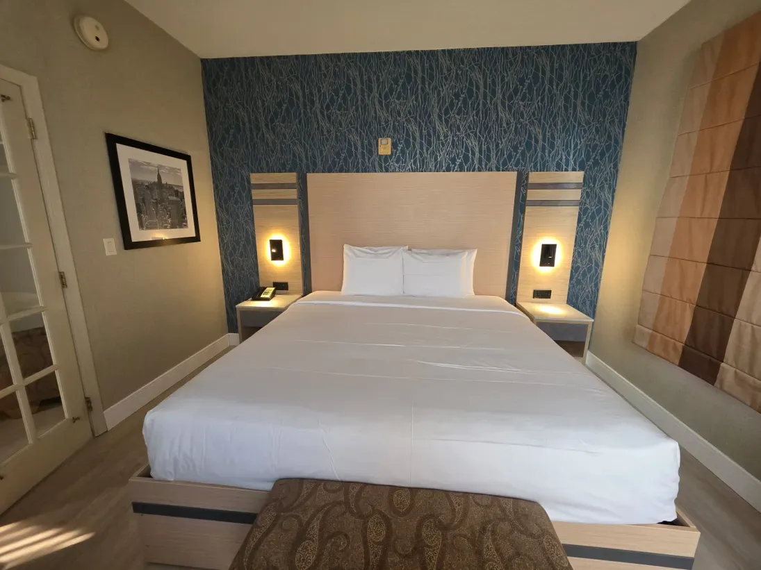 Suite bedroom