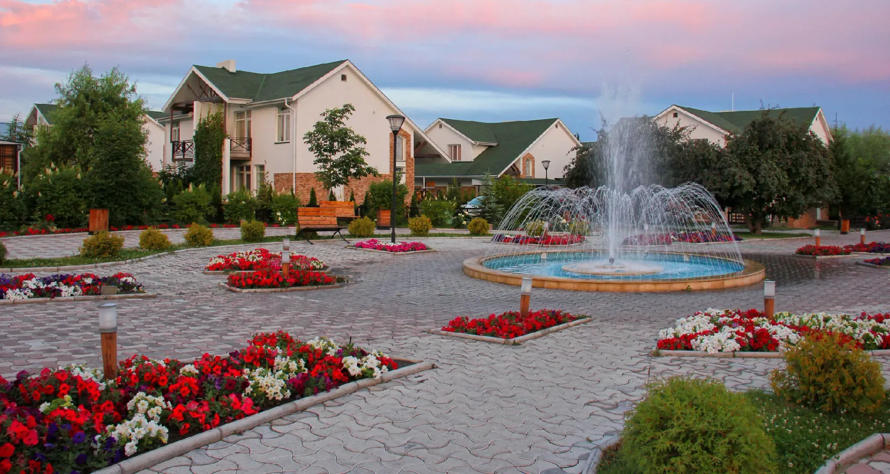 Kapriz Hotel