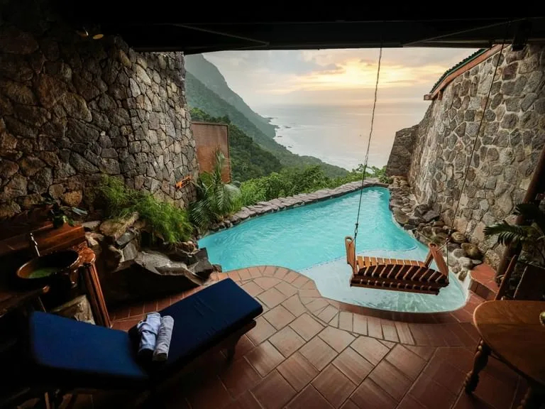 Hilltop Dream Suite infinity pool and swing