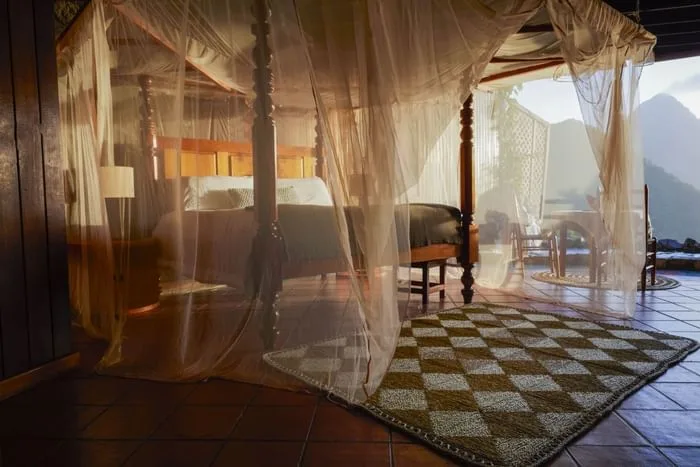 Rainbow Suite bed and sitting area with mountain view