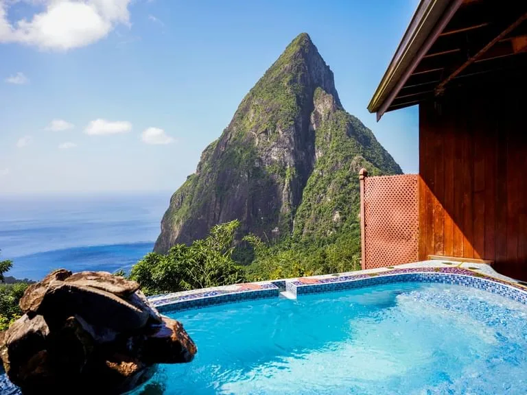 Rainbow Suite pool area