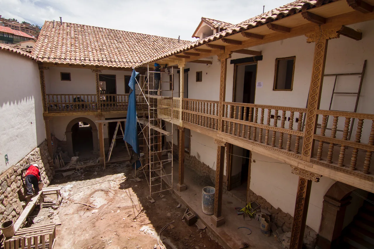 Restauración del patio colonial de Antigua Casona San Blas.
