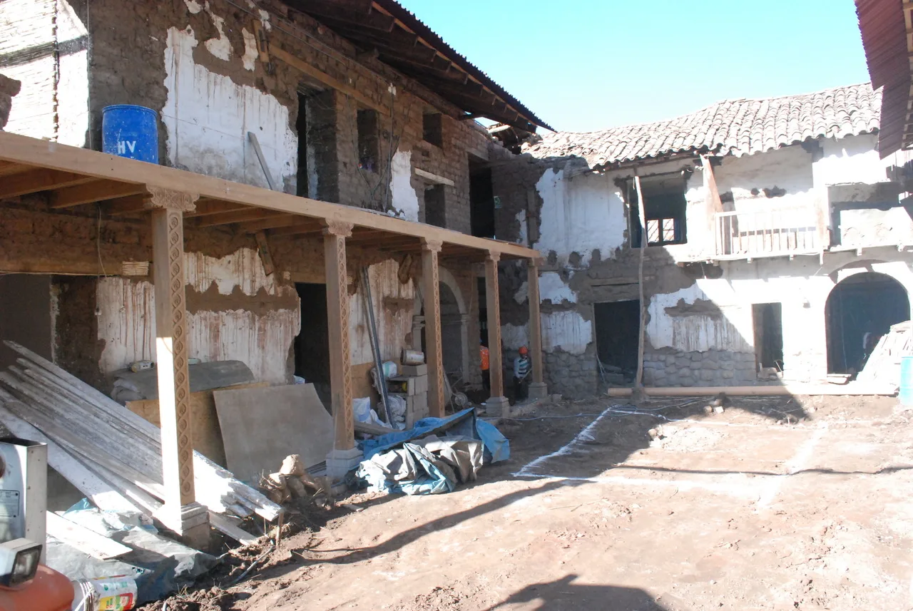 Restauración del patio colonial de Antigua Casona San Blas.