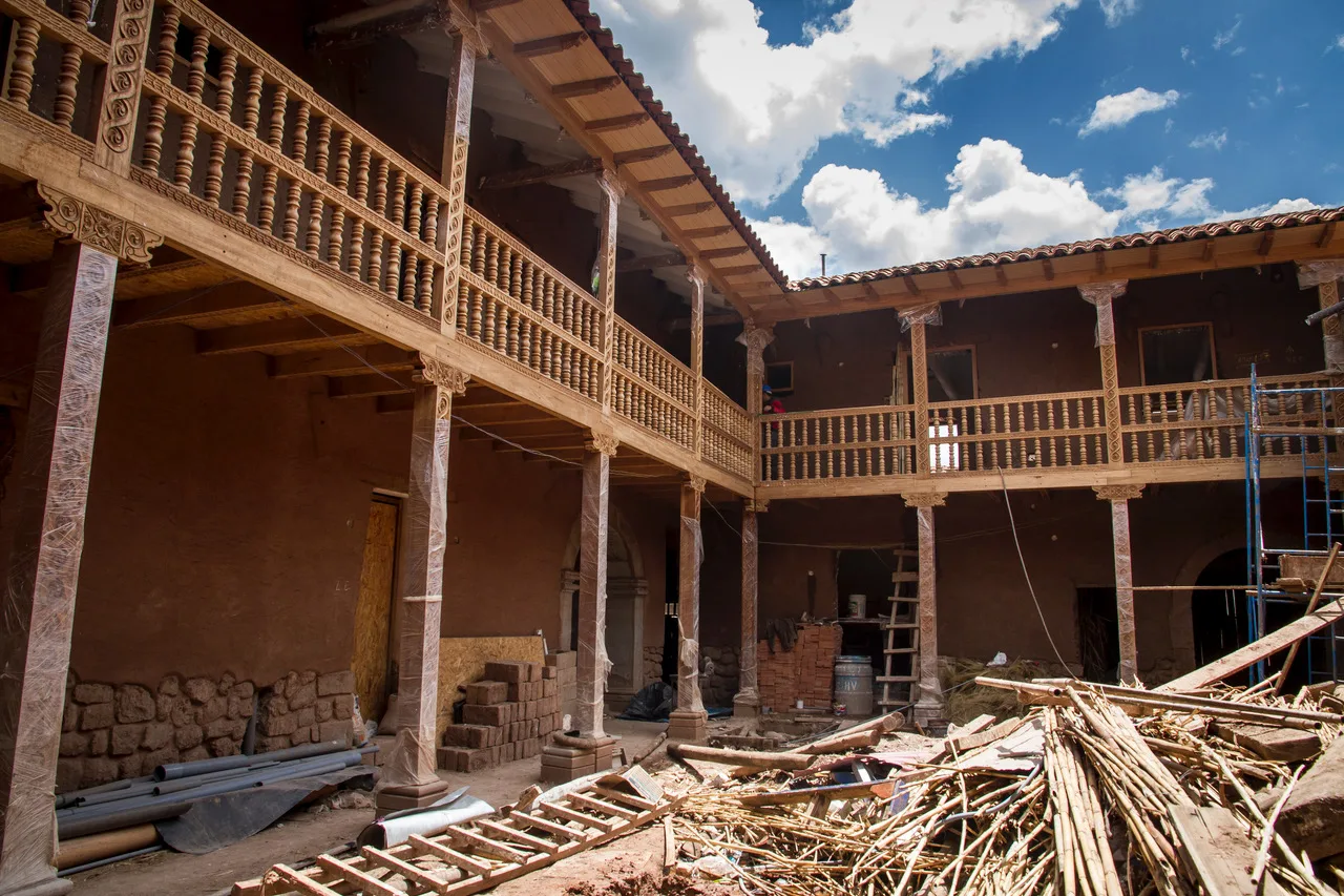 Restauración del patio colonial de Antigua Casona San Blas.