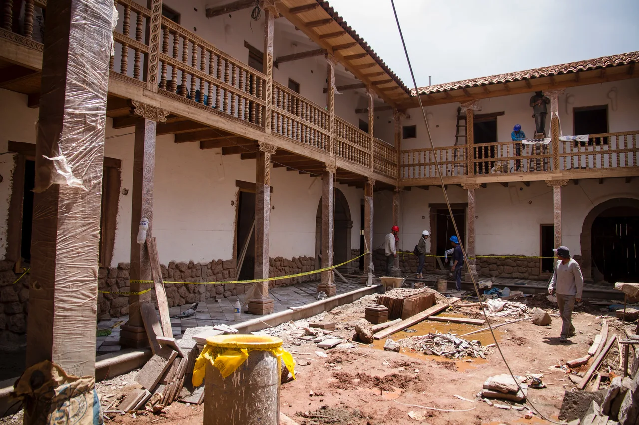 Restauración del patio colonial de Antigua Casona San Blas.