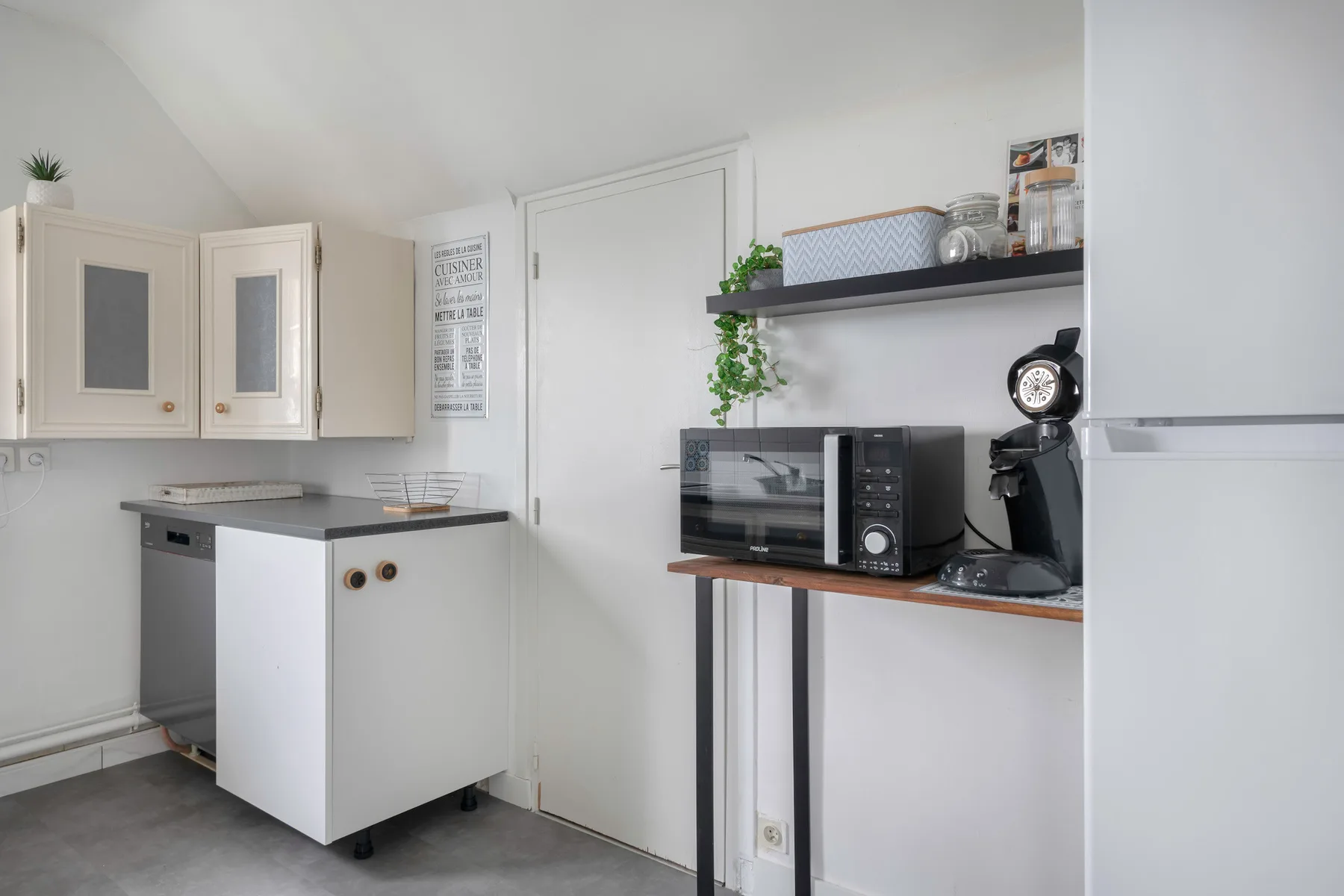 Apartment listing gallery photo