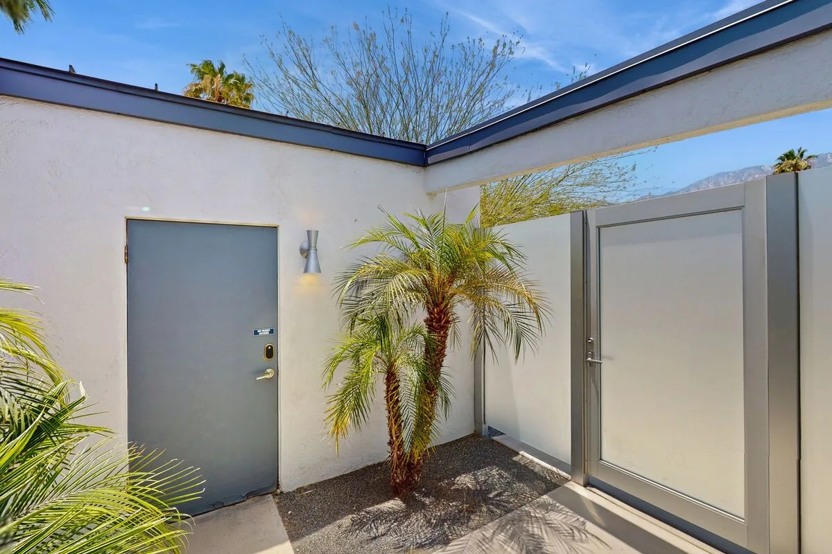 Meiselman Pool House - 2044