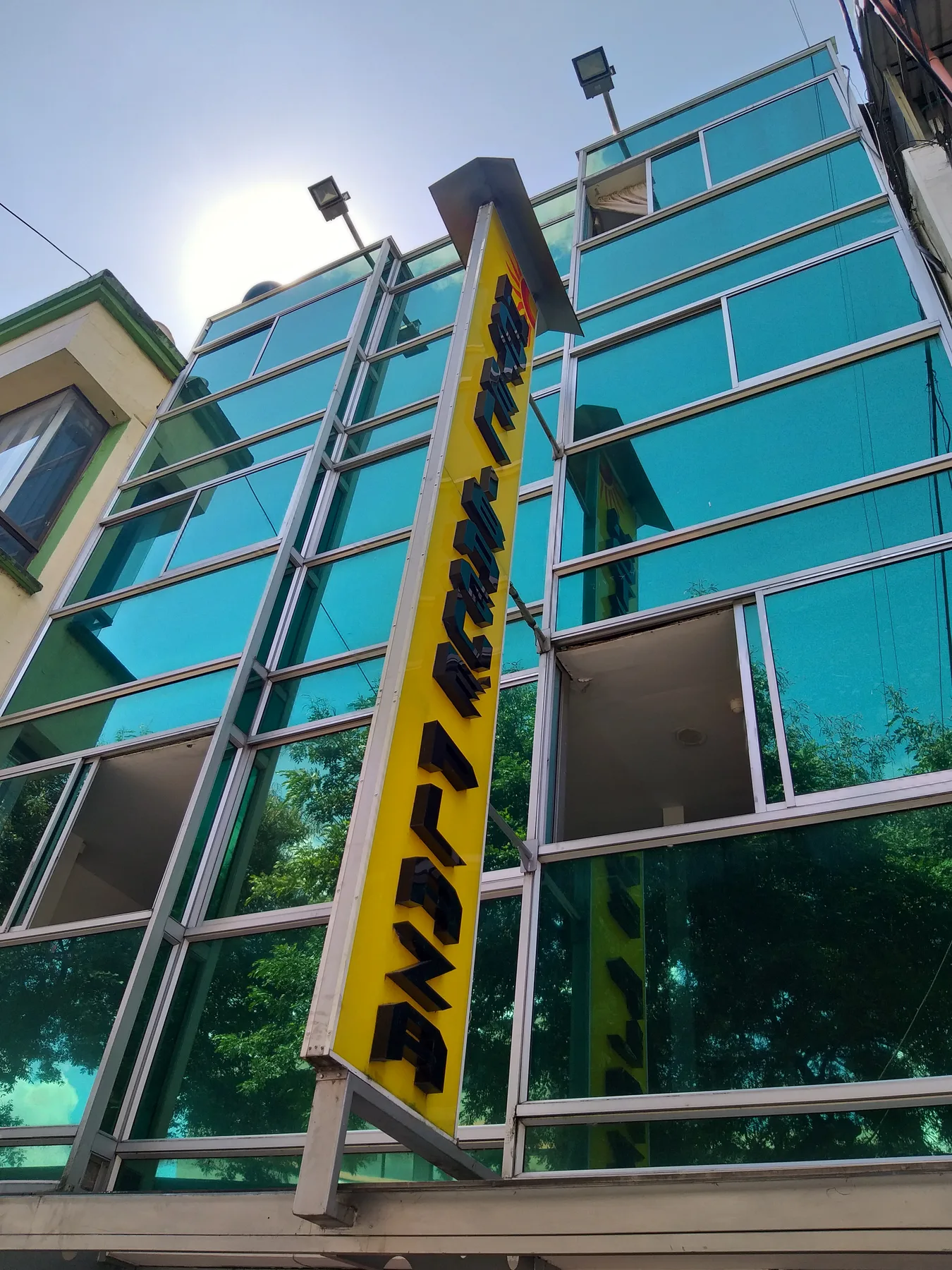 Fachada del hotel