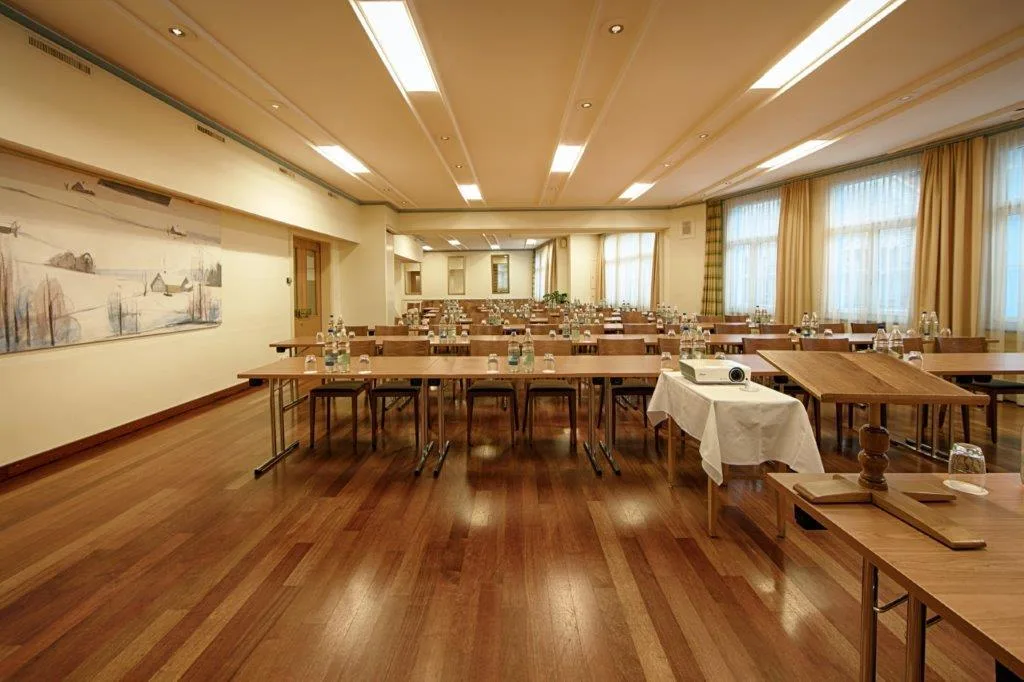 Seminar room connecting the Kamor and Fähnern rooms.