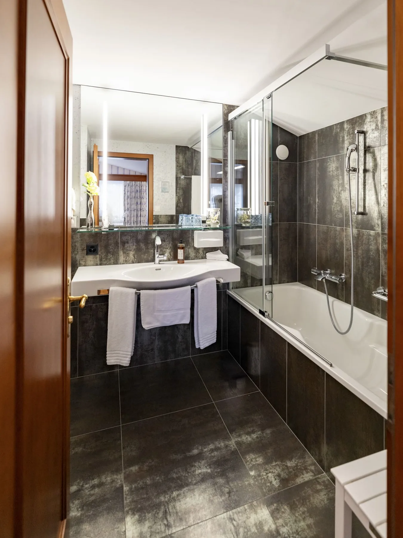 Panorama Junior Suite bathroom with a bathtub and glass shower screen.