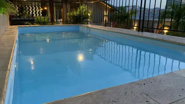 Piscina y terraza del hotel