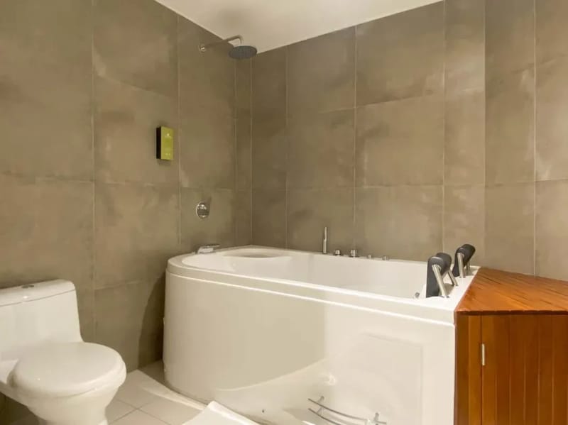 Inviting 2BR w/ Jacuzzi in Miraflores