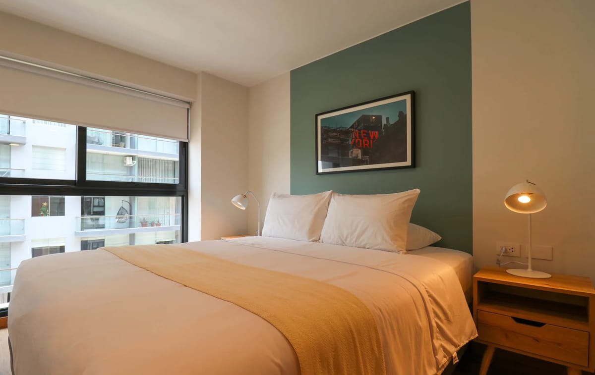 Group-Friendly 3BR w/ Balcony in Miraflores