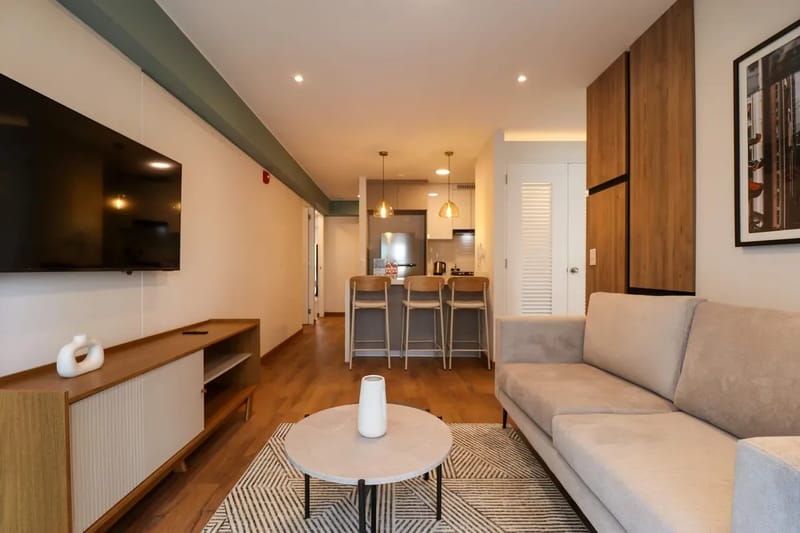 Group-Friendly 3BR w/ Balcony in Miraflores