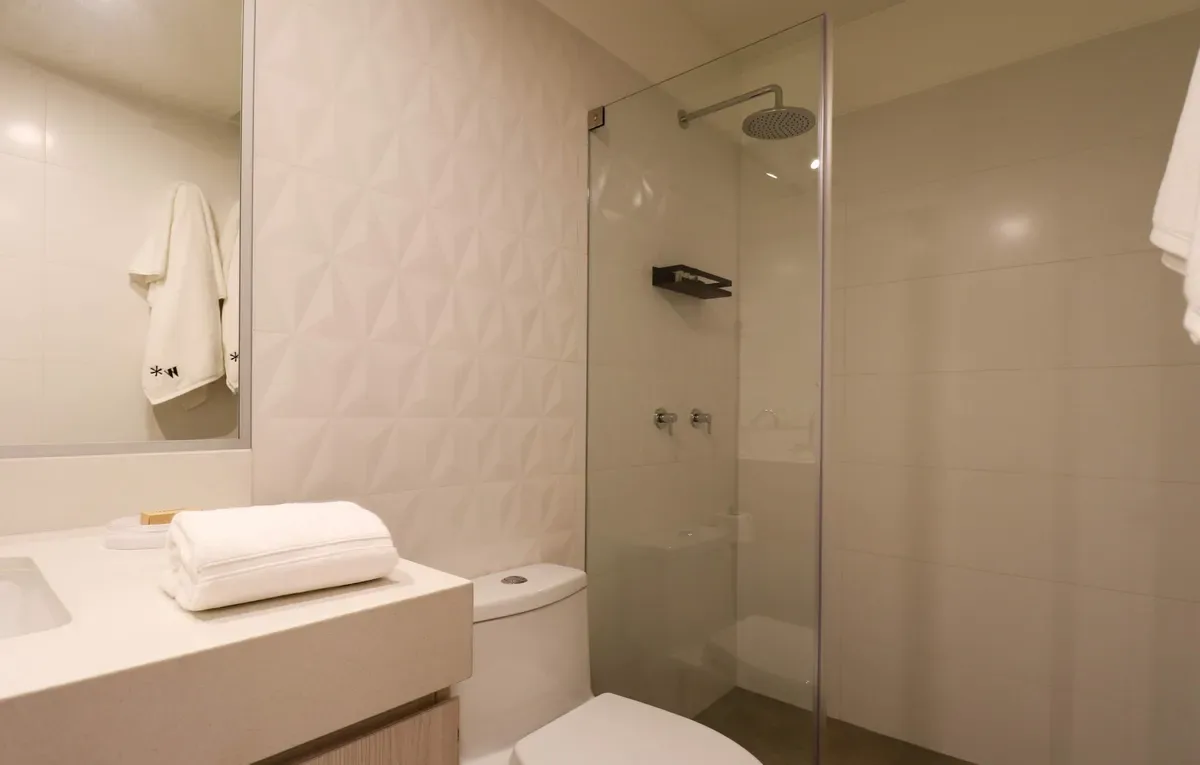 Group-Friendly 3BR w/ Balcony in Miraflores