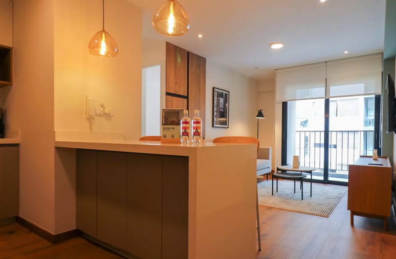Group-Friendly 3BR w/ Balcony in Miraflores
