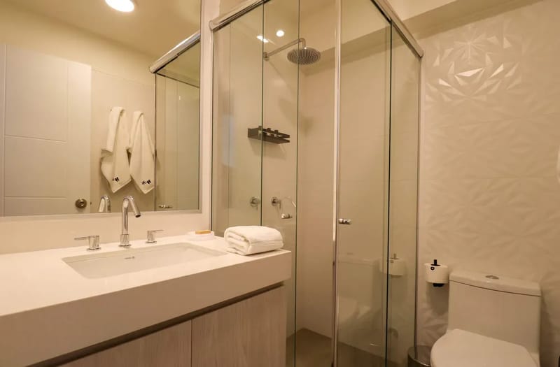 Group-Friendly 3BR w/ Balcony in Miraflores