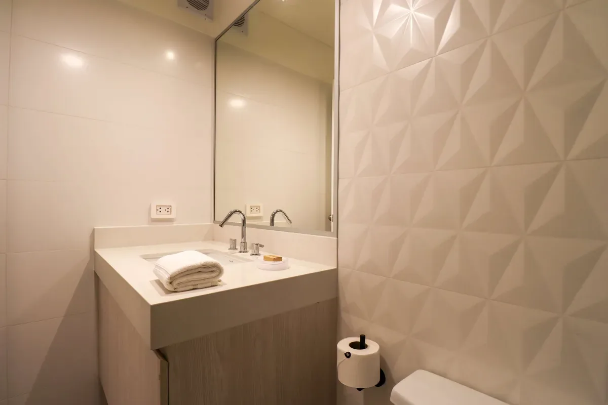 Group-Friendly 3BR w/ Balcony in Miraflores
