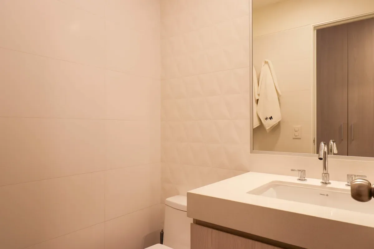 Group-Friendly 3BR w/ Balcony in Miraflores
