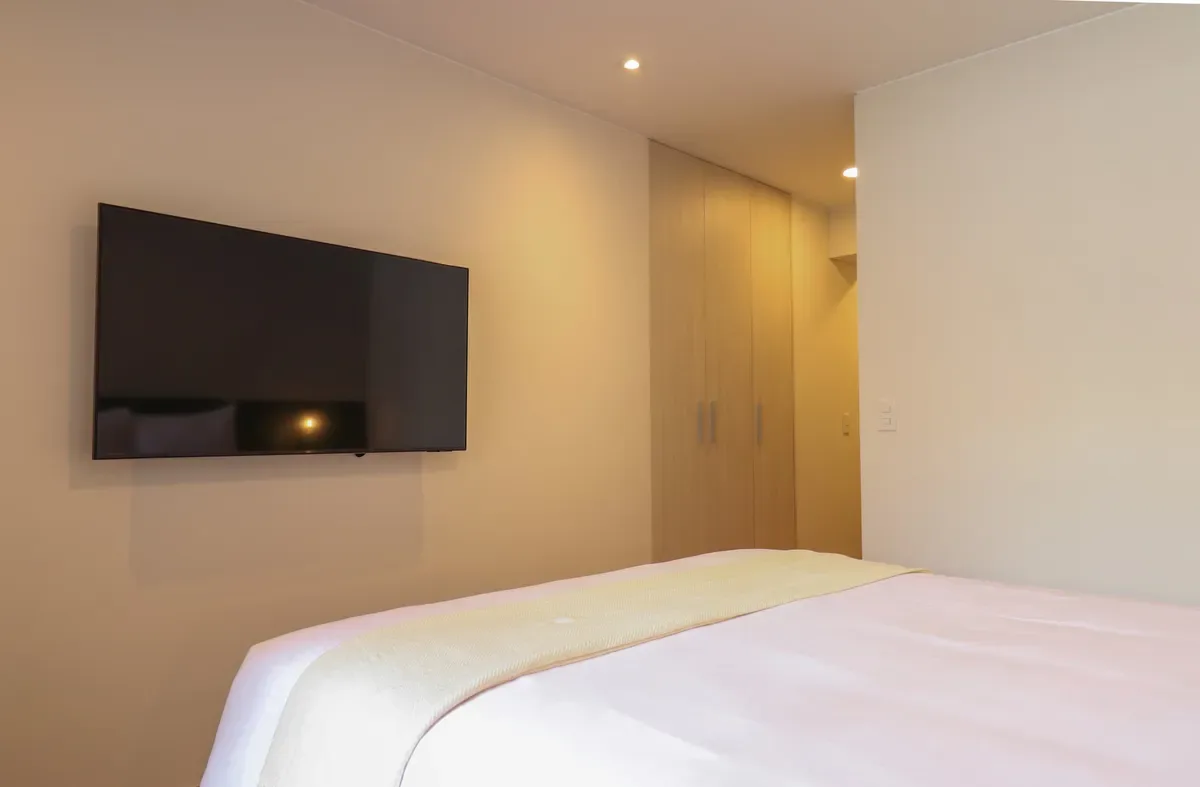 Group-Friendly 3BR w/ Balcony in Miraflores