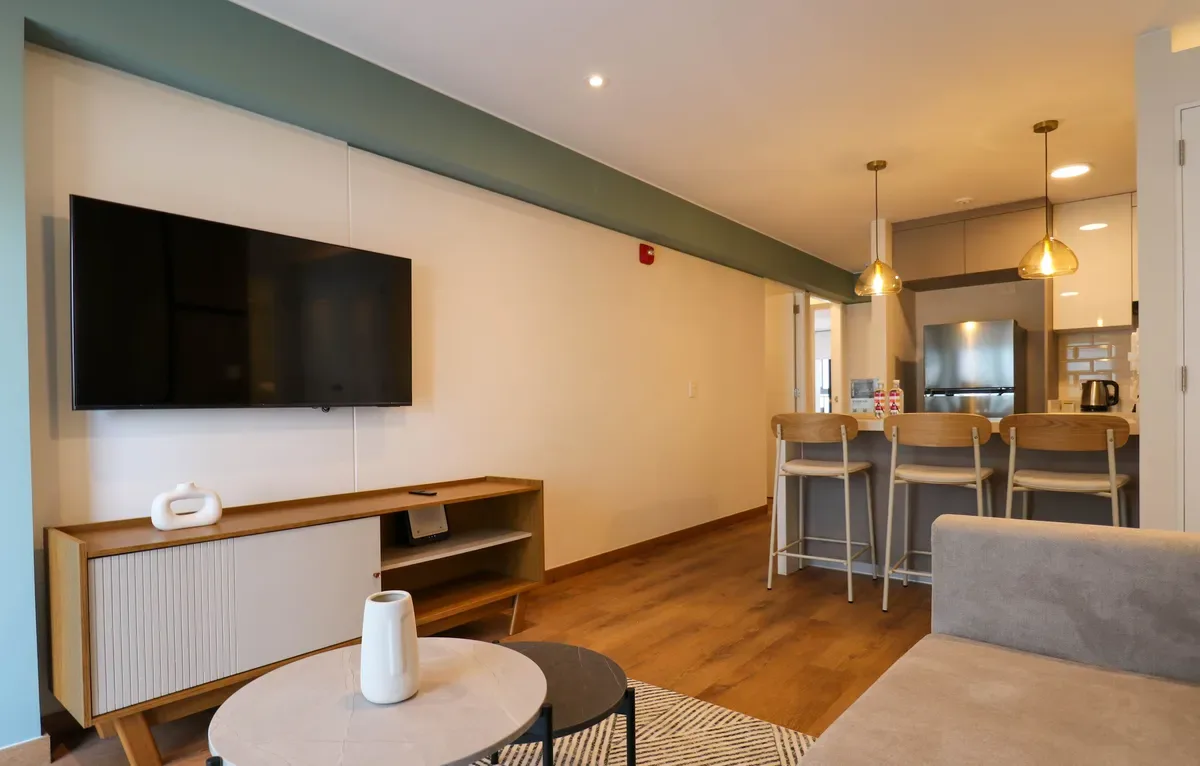 Group-Friendly 3BR w/ Balcony in Miraflores