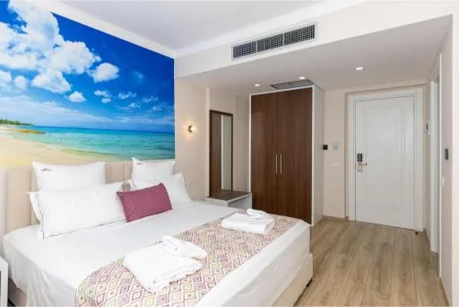 Habitación triple con vistas al mar