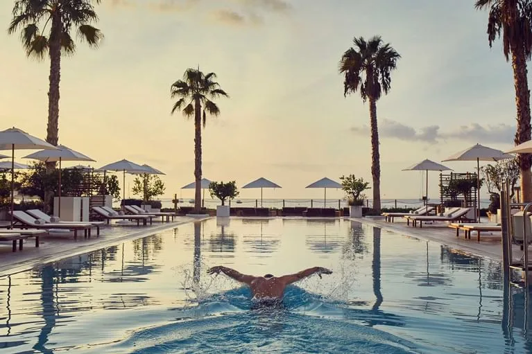 Hotel y entorno de la bahía