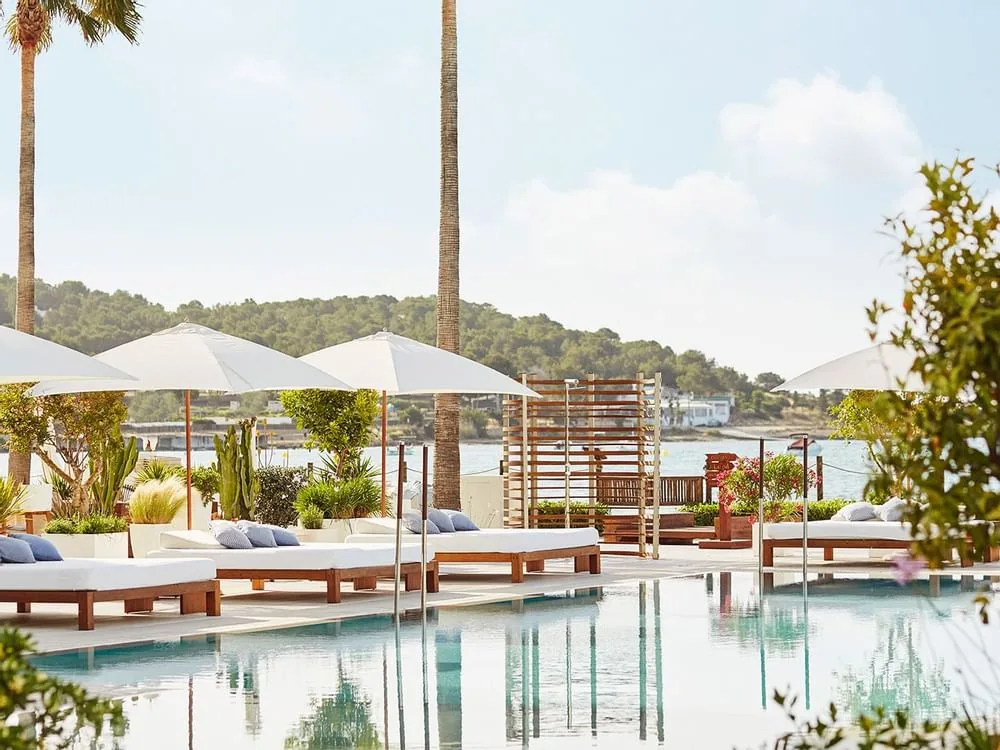 Piscinas del Nobu Hotel Ibiza Bay