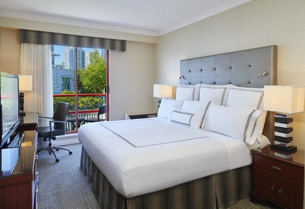 Habitación de hotel con balcón