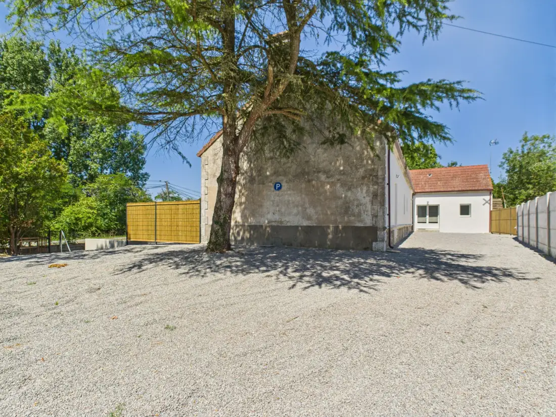 Apartment listing gallery photo