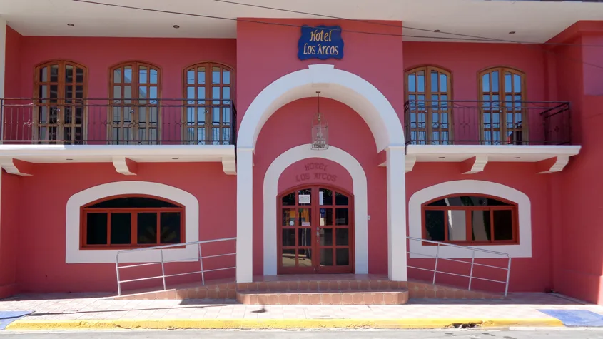 Exterior del Hotel Los Arcos