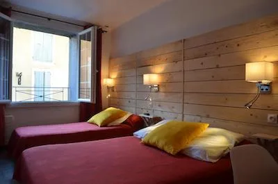 Room 3 at Hôtel César