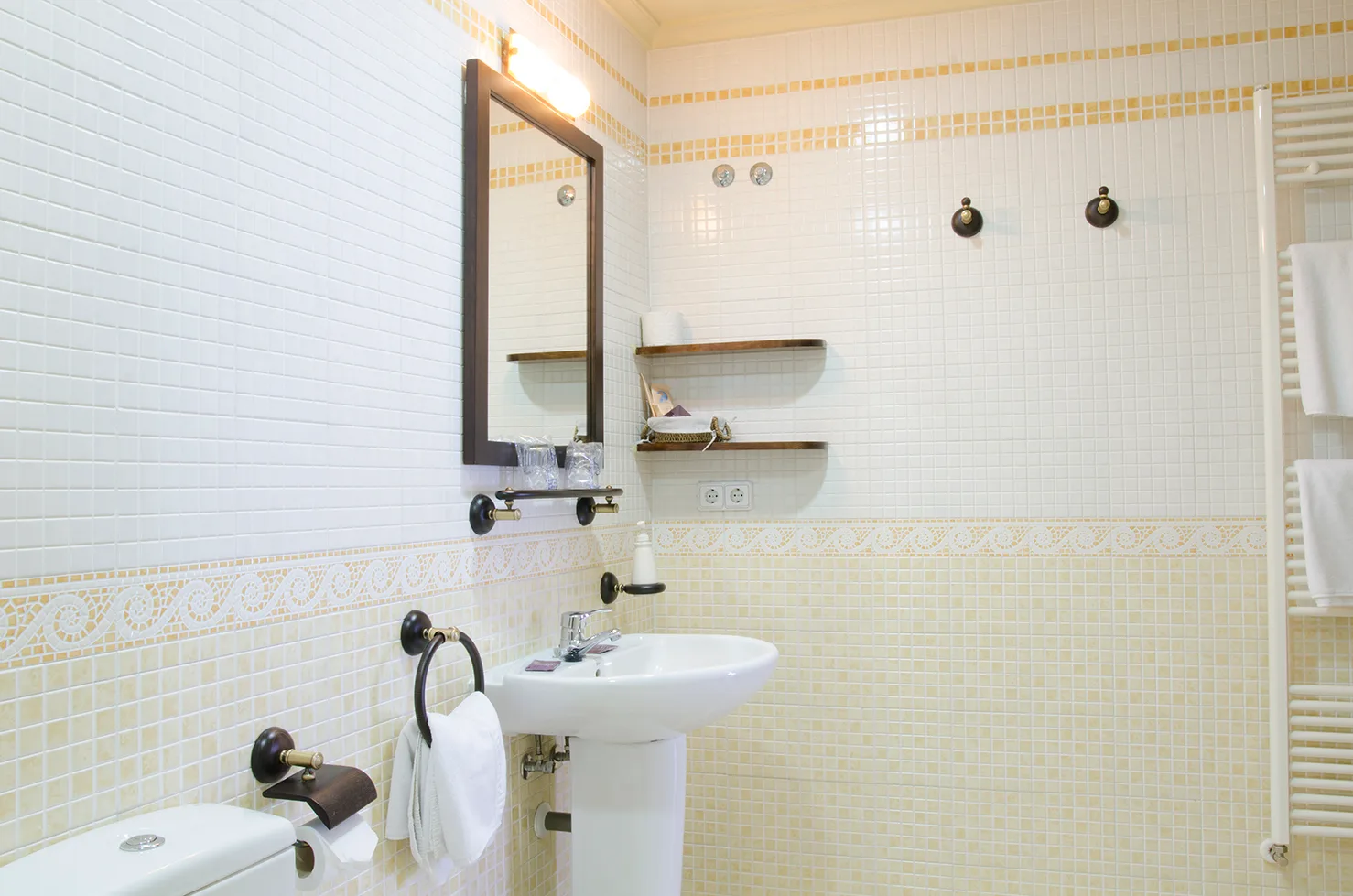Bathroom in single-use double room